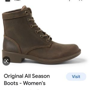 Kodiak women’s lace up work boot.